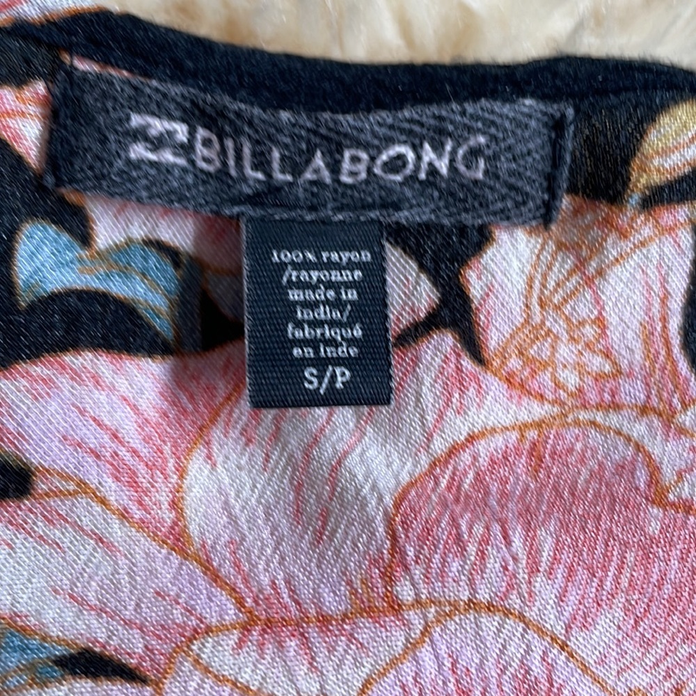 Billabong Floral Blouse- Small - Picture 3 of 3